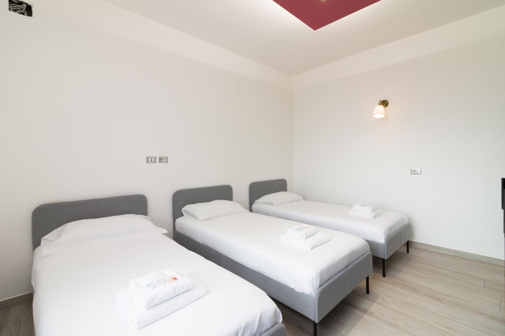 Appartamento Nuovissimo Attico 17esimo Piano, 10 Posti Letto Milano