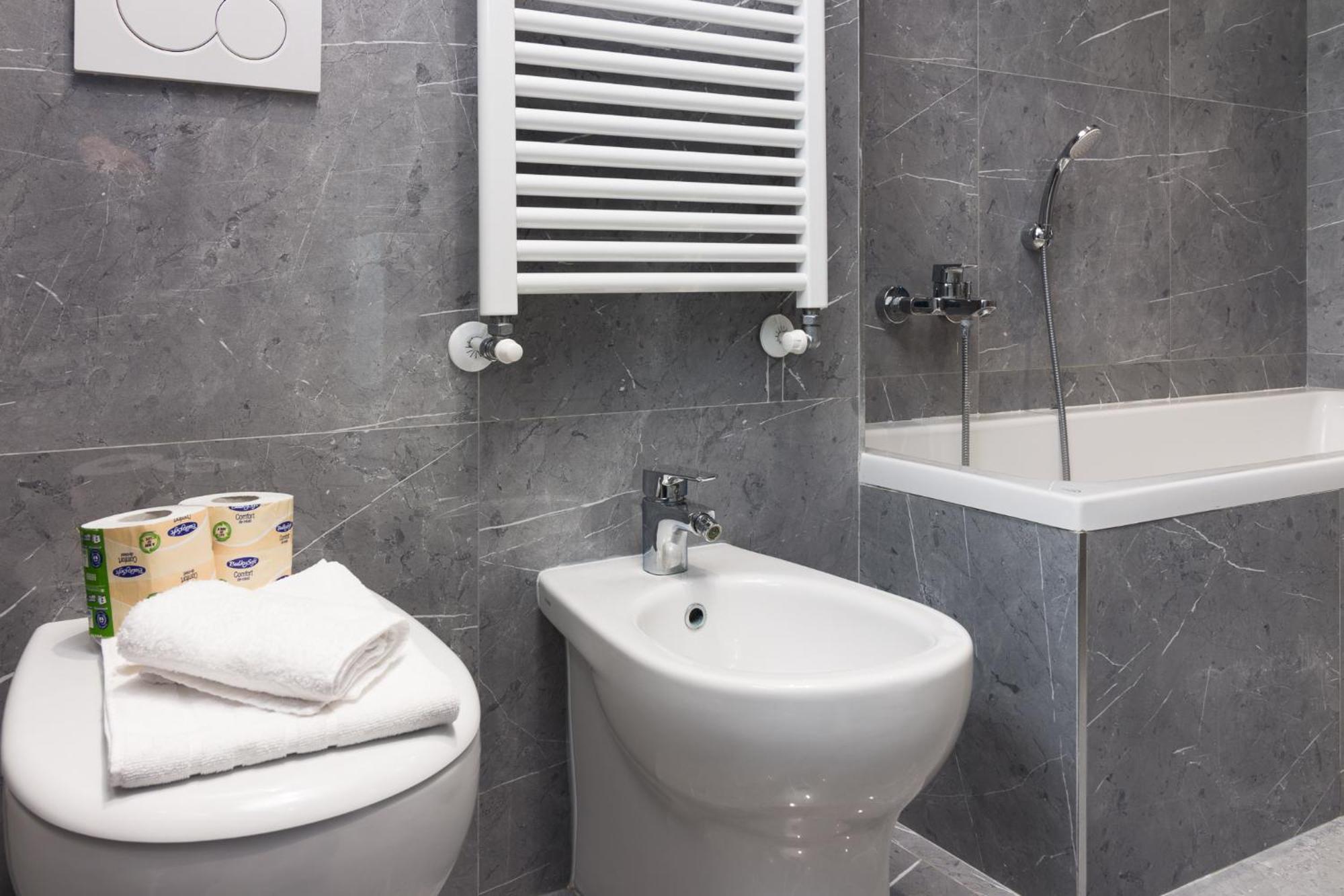 Appartamento Nuovissimo Attico 17esimo Piano, 10 Posti Letto *