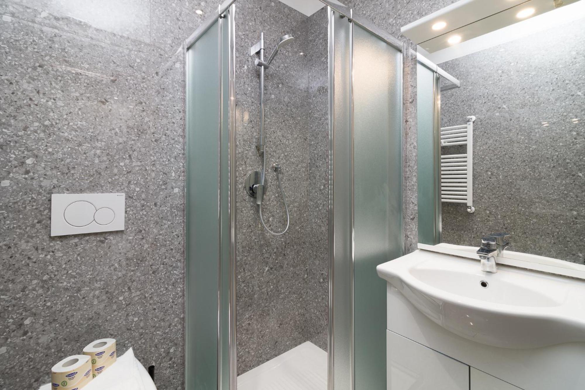 Nuovissimo Attico 17esimo Piano, 10 Posti Letto Appartamento Milano