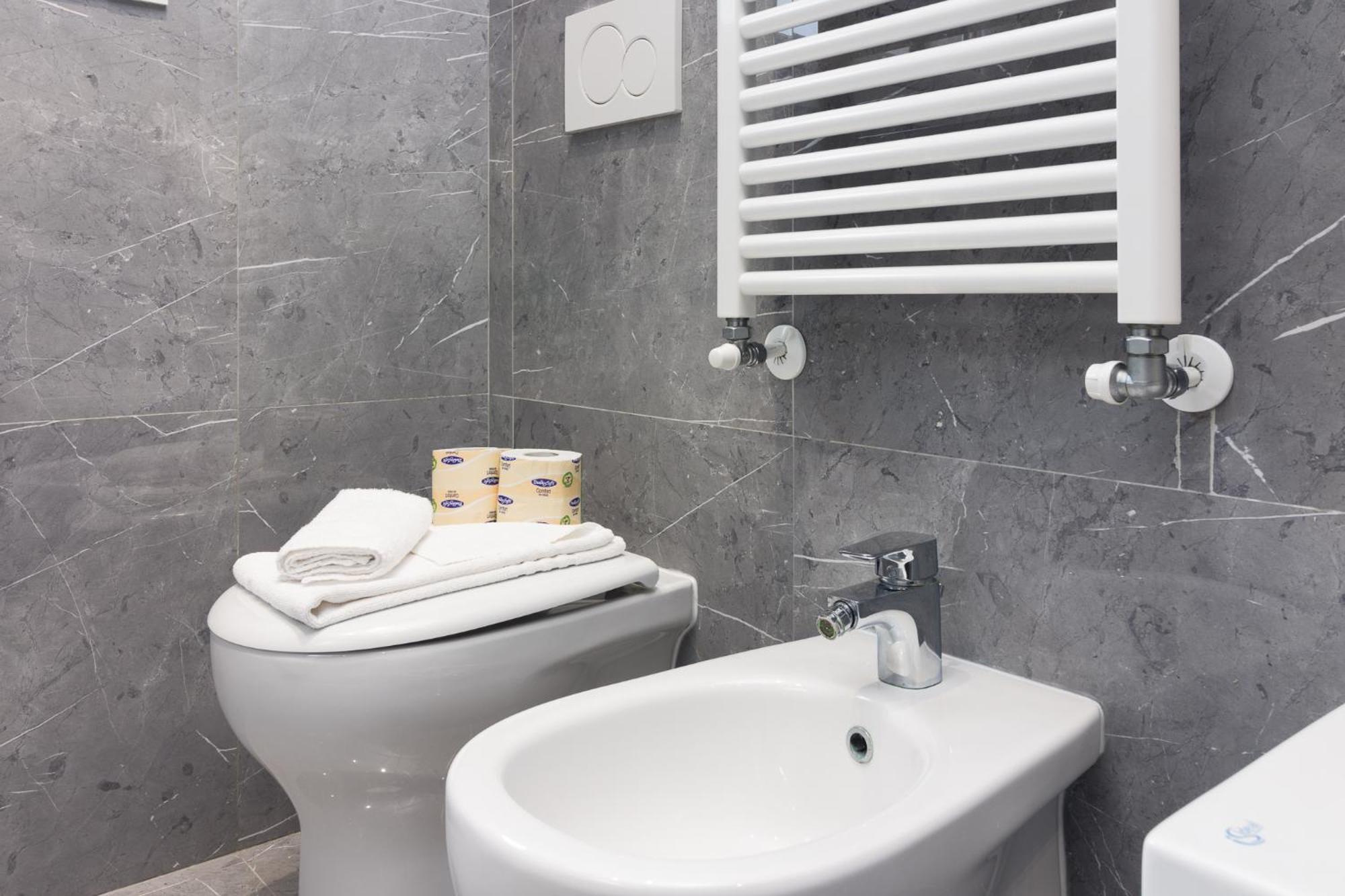Nuovissimo Attico 17esimo Piano, 10 Posti Letto Appartamento Milano